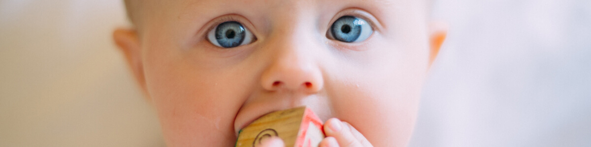 Emianopsia congenita bambino che gioca
